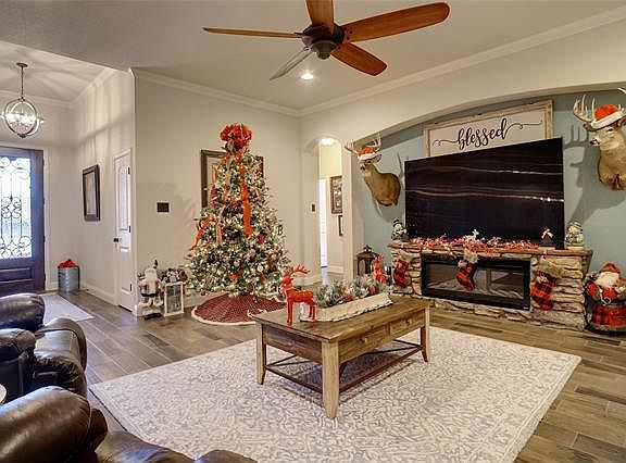 5th image of 110 Alander Ct