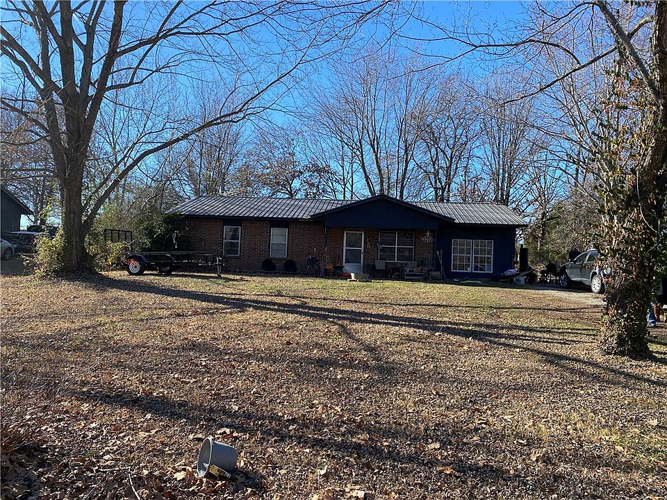 1st image of 693 N Buchanan Ave