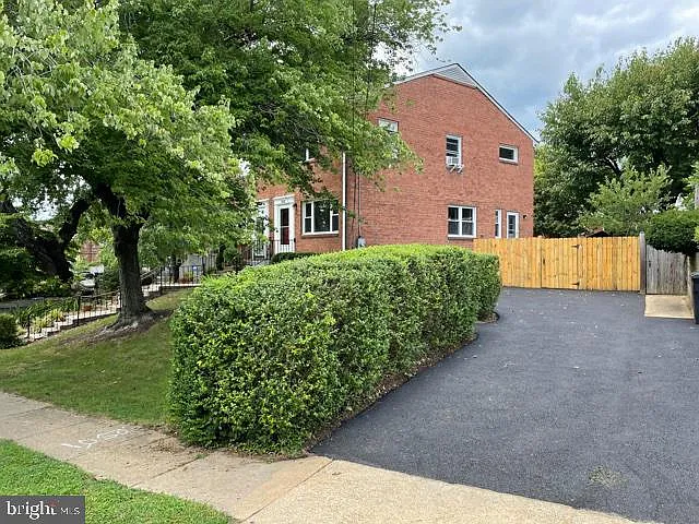 3 bed, 1.5 bath, 1552 sqft, $2,950 — Photo 3