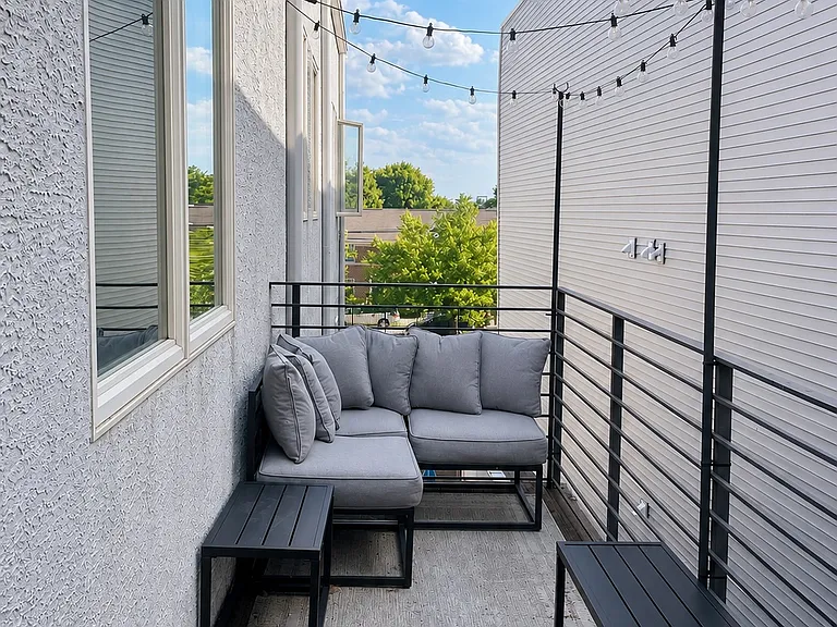 404 Queen St #6 — Photo 5