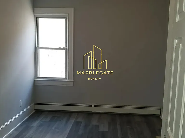 267-269 Goldsmith Ave #3AA — Photo 3