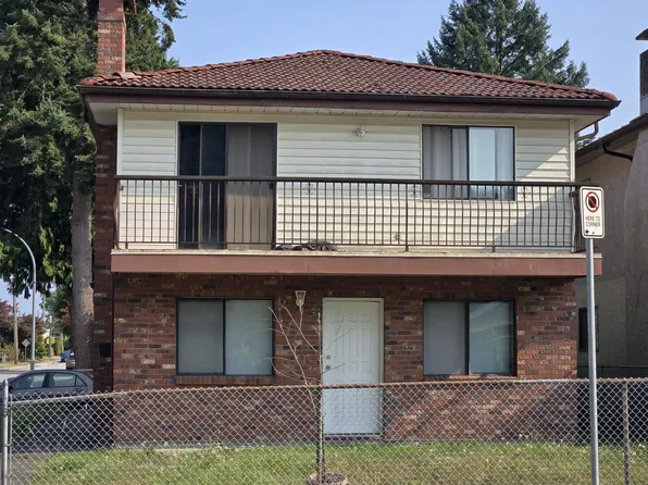 7405 4th St, Burnaby, BC V3N 4T4