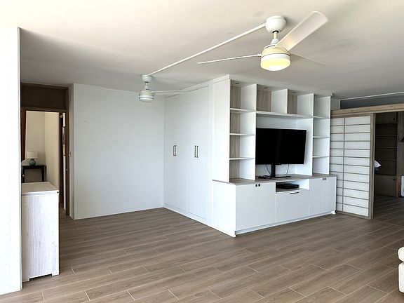 5th image of 2943 Kalakaua Ave APT 408