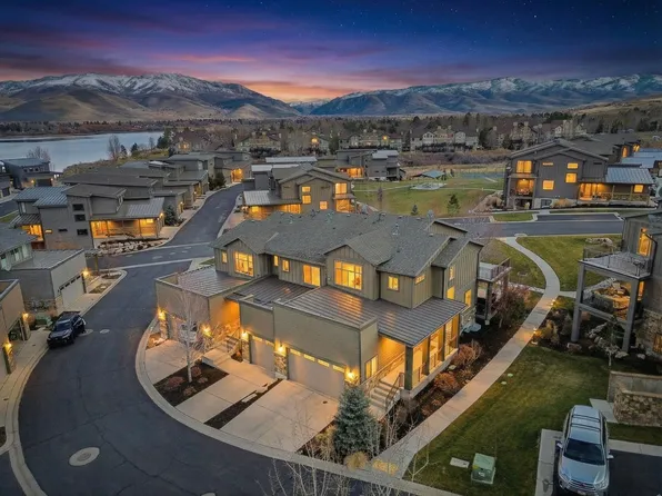 832 S Edgewater Ct #4, Huntsville, UT 84317