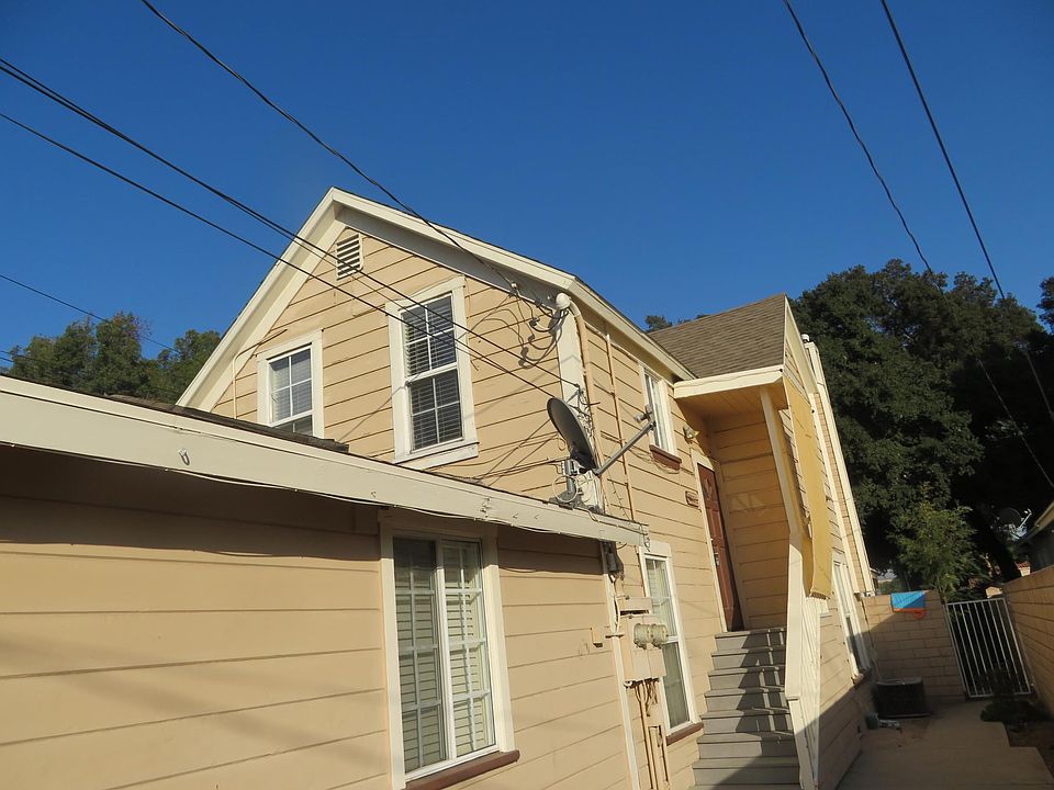 1st image of 814 W Grand Blvd