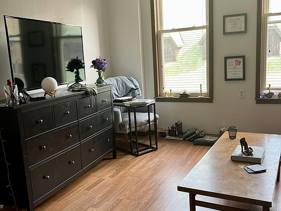 3rd image of 1410 W Blackhawk St #3W