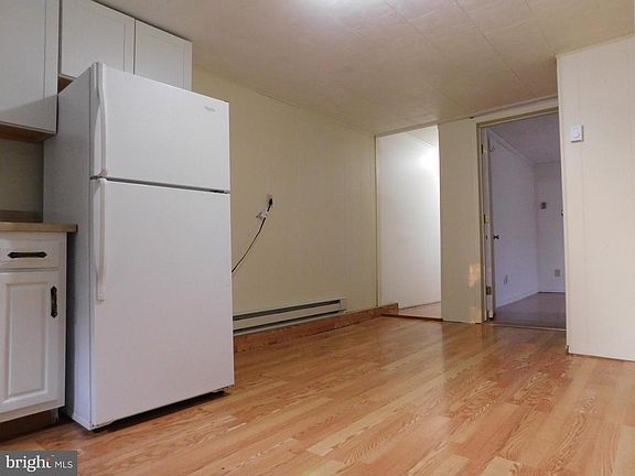 4th image of 109 S Washington St
