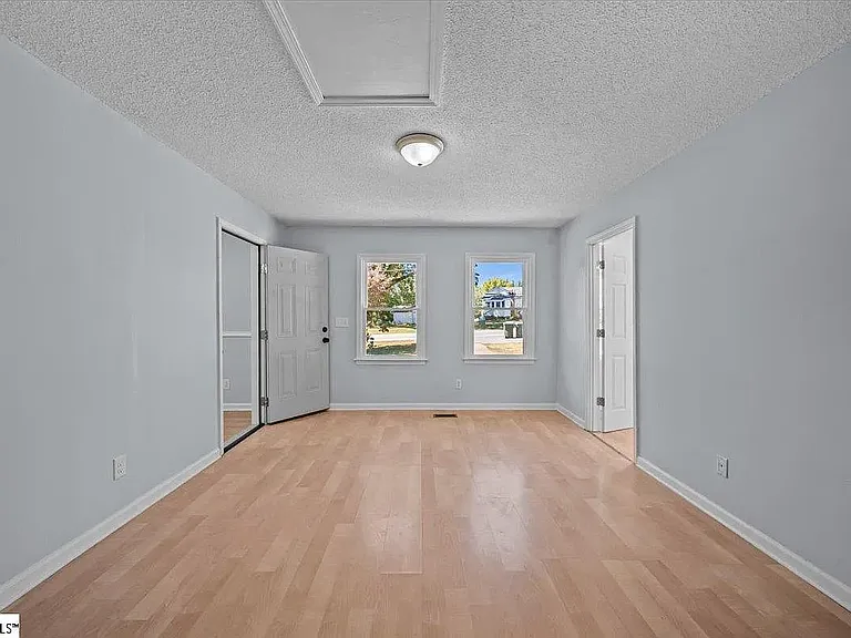 294 N Suber Rd — Photo 5