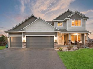 1626 Hunters Ridge Ln, Centerville, MN 55038