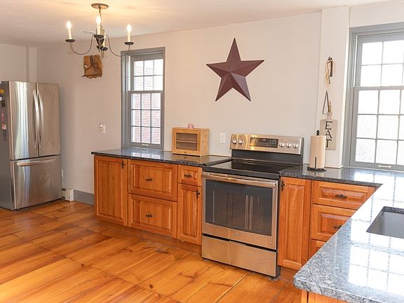 3rd image of 10 Baldwinville Rd