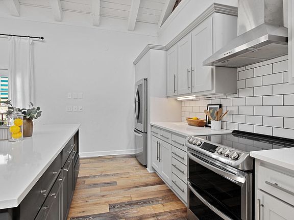 4th image of 1111 W 46th St APT 15