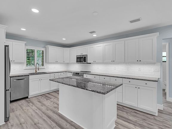 4th image of 145 E Forest Park Dr