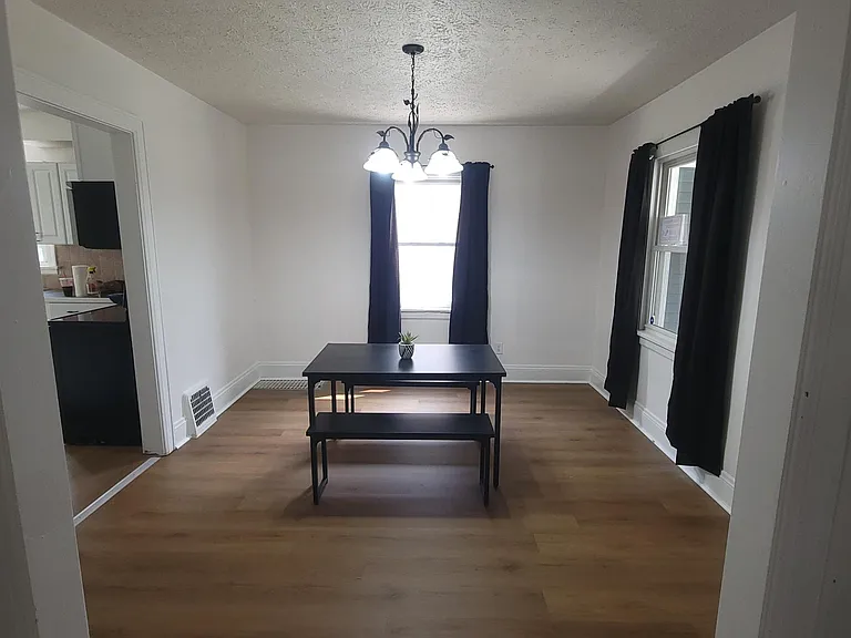 1401 Grant St — Photo 5
