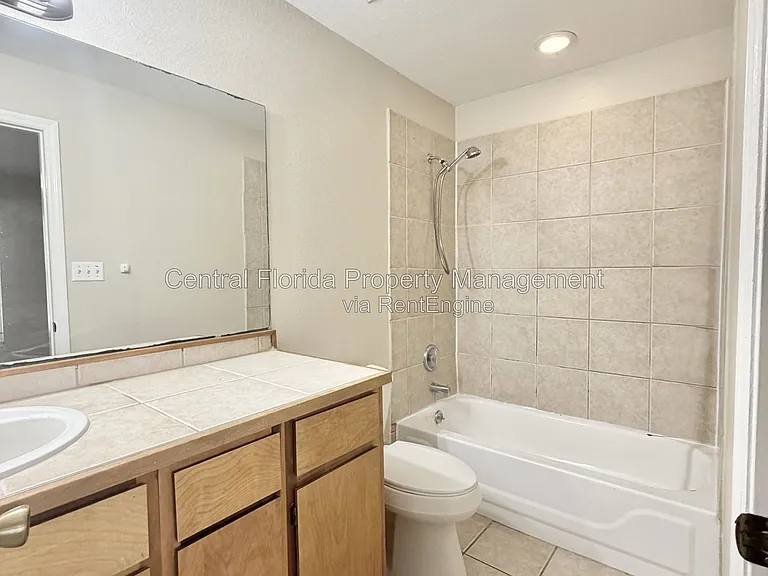 939 Pecan St — Photo 6