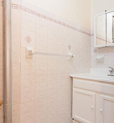 3rd image of 483 Park Pl APT 2R