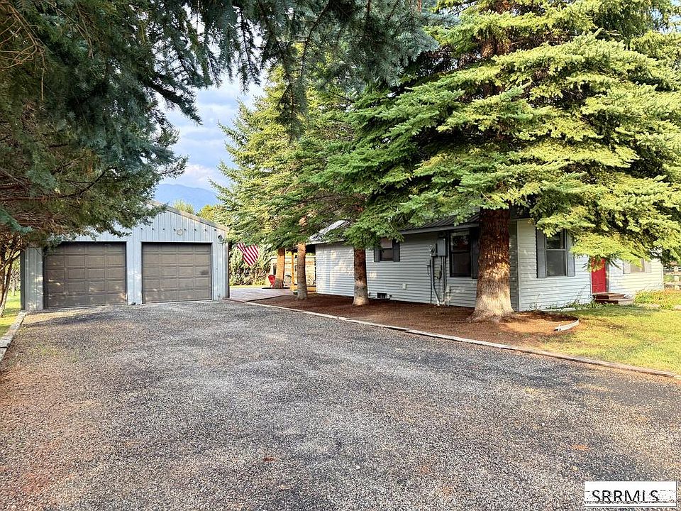4th image of 706 College St