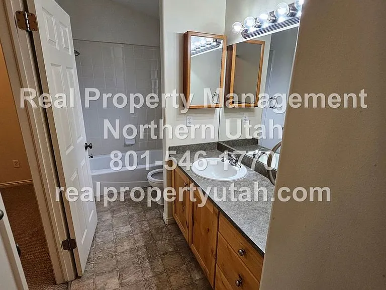 1419 S Blossom Ln — Photo 6