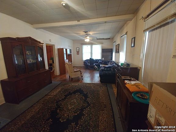 5th image of 301 Kendalia Ave