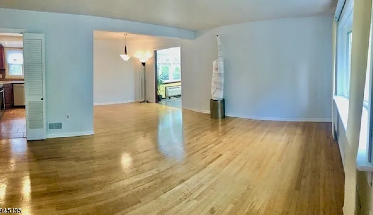 676 Grove St — Photo 3