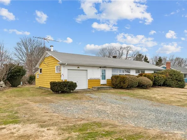 218 Bristol Ferry Rd, Portsmouth, RI 02871