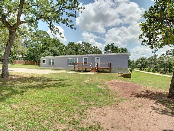3rd image of 105 Redbird Ln