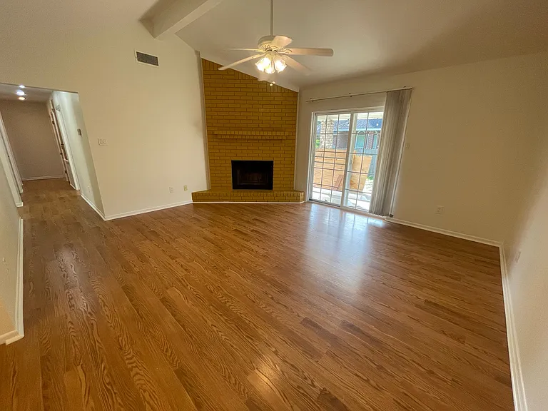 113 W Harbor Dr — Photo 14