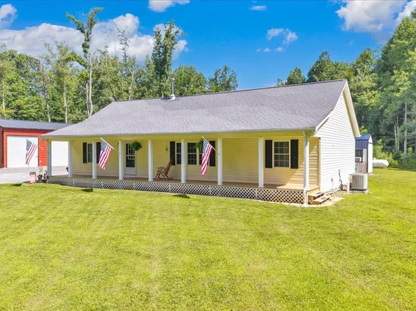 543 Noble Gln, Hinton, WV 25951