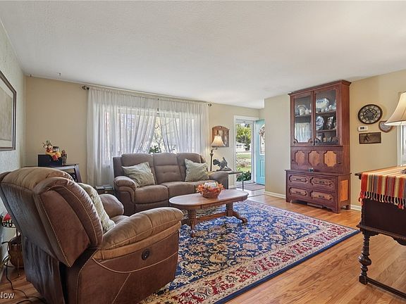5th image of 26915 Eastwood Ln