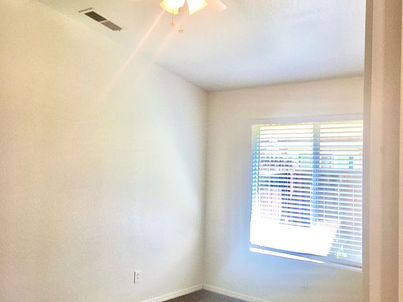 5th image of 941 W Dakota Ave #104