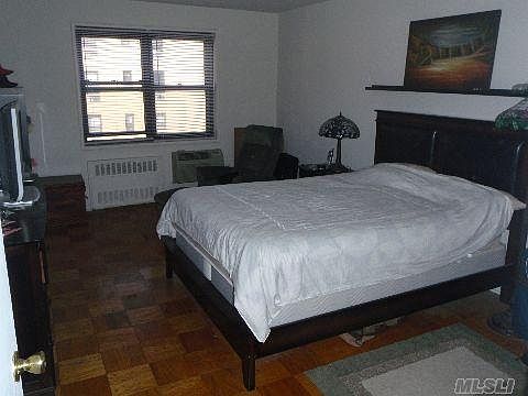 Bedroom (showing with furniture)