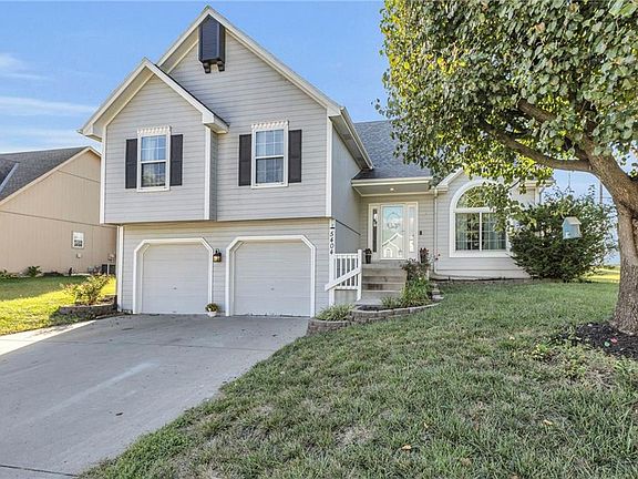 2nd image of 5404 NE Holiday Dr