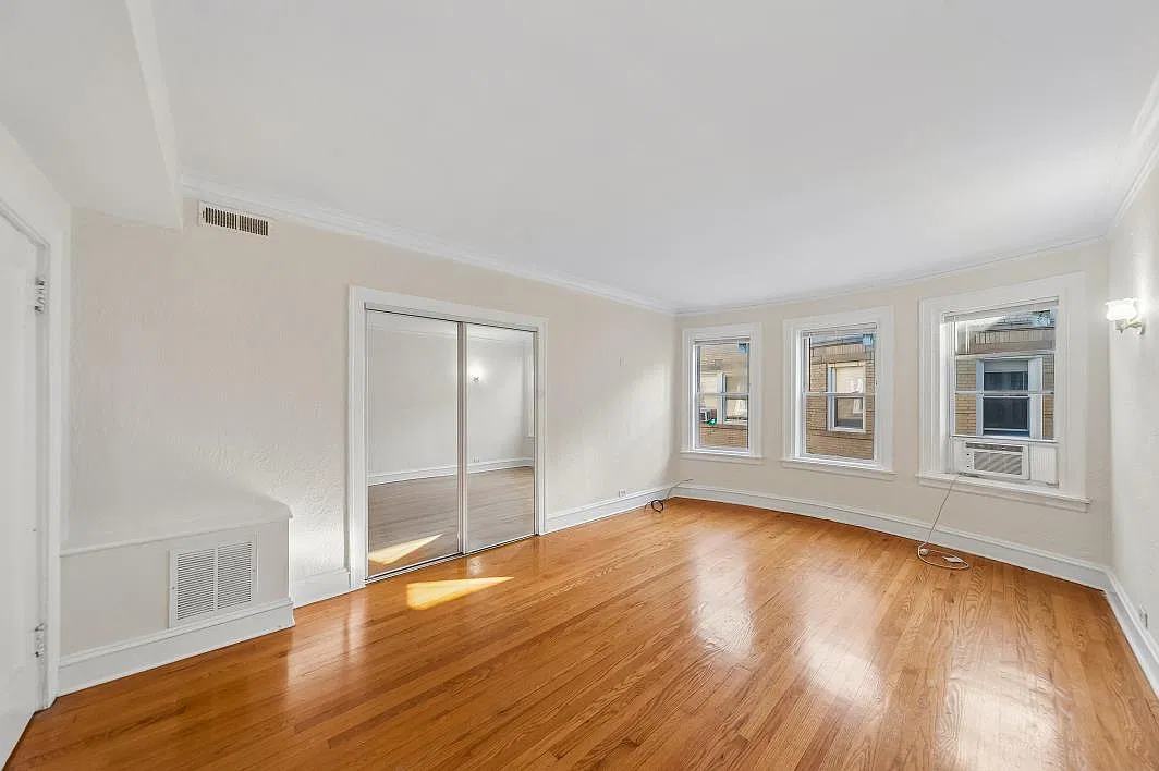 2757 W Arthur Ave — Photo 4