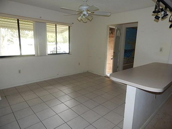 3rd image of 7204 Deer Park Ave