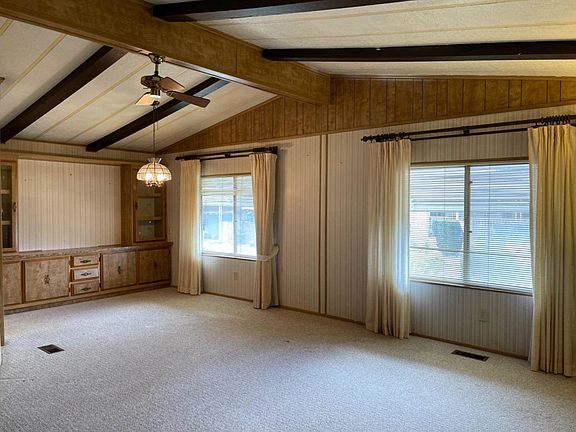 3rd image of 393 Crystal View Ln