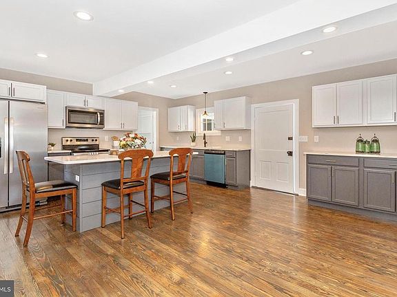 New Stainless appliances and lots of cabinetry