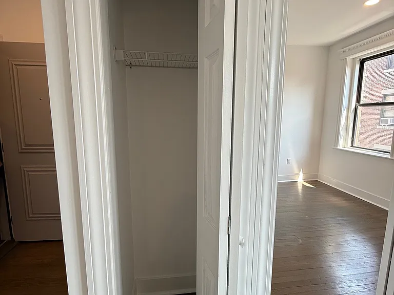 11 Queensberry St #32L — Photo 7