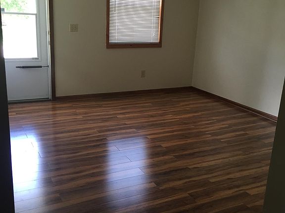2nd image of 924 Baier Ave