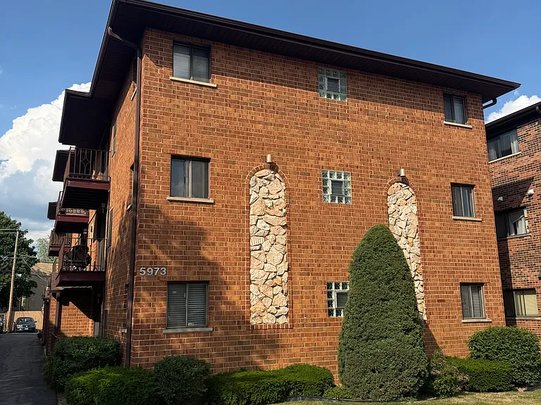 5973 N Northwest Hwy #2C — Photo 1