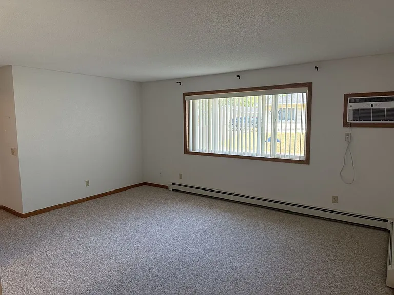 2502 Greenwood St — Photo 3