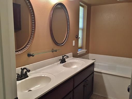 5th image of 205 Shadow Wood Dr