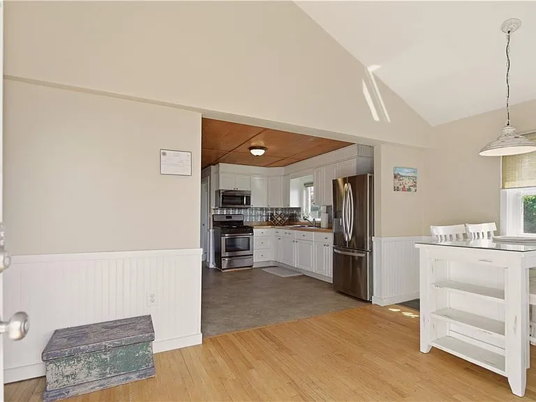 272 Riverside St — Photo 21