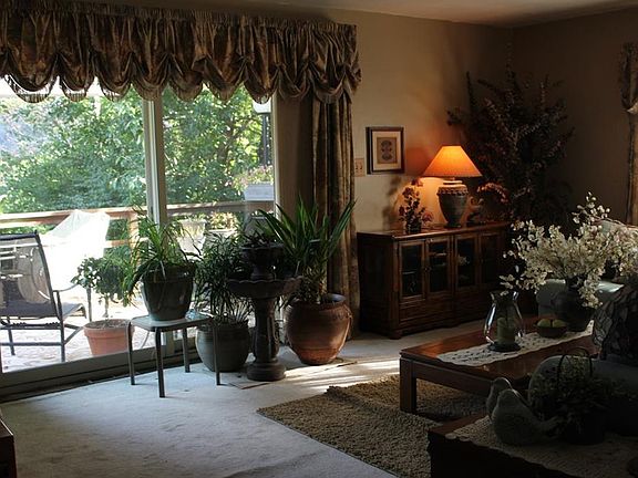 3rd image of 7468 Greenbank Ct