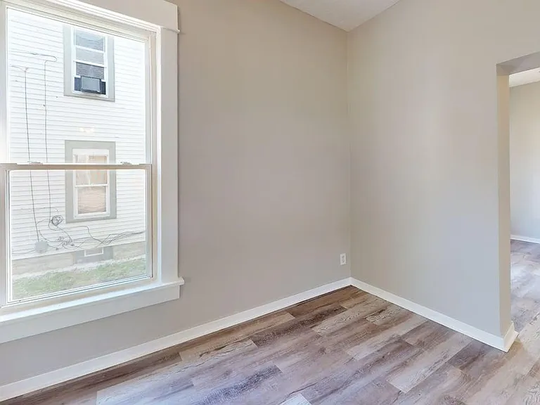 982 Collinwood Ave — Photo 3