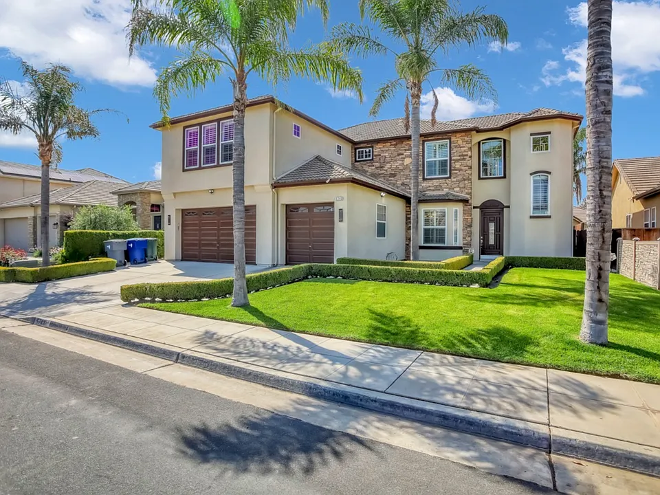 5743 W Chennault Ave