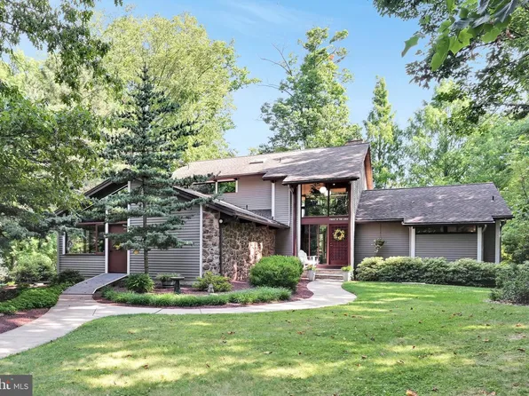 360 Netzley Dr, Denver, PA 17517