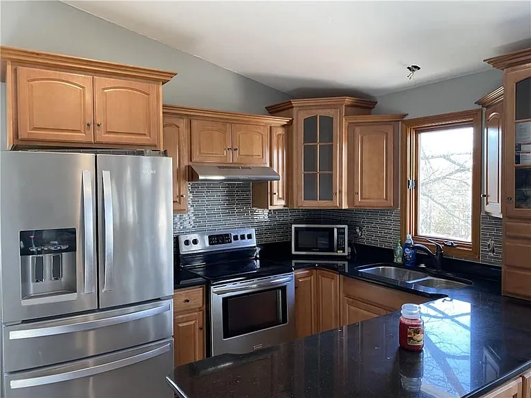 57 Saybrook Ave — Photo 8