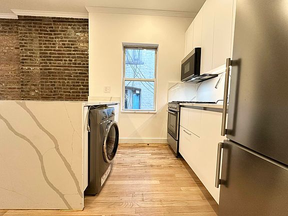 4th image of 171 Mulberry St APT 5A