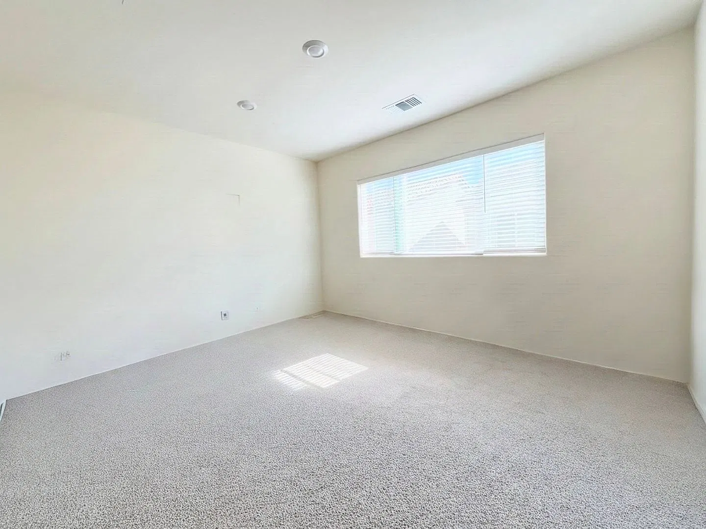 Beautifully maintained 3-bedroom, 2.5-bath, 1,784 sq ft in Sacramento — Photo 4