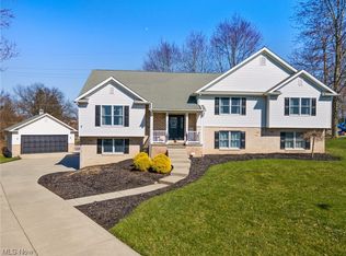 260 Colonial Dr, Canfield, OH 44406