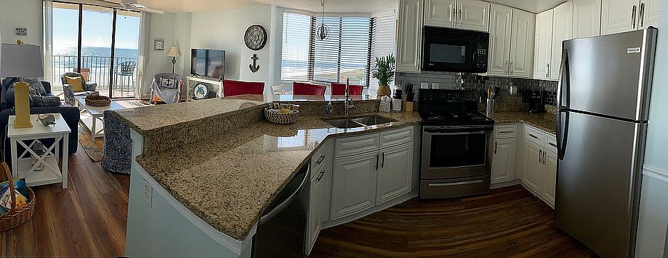 Panoramic views of ocean!